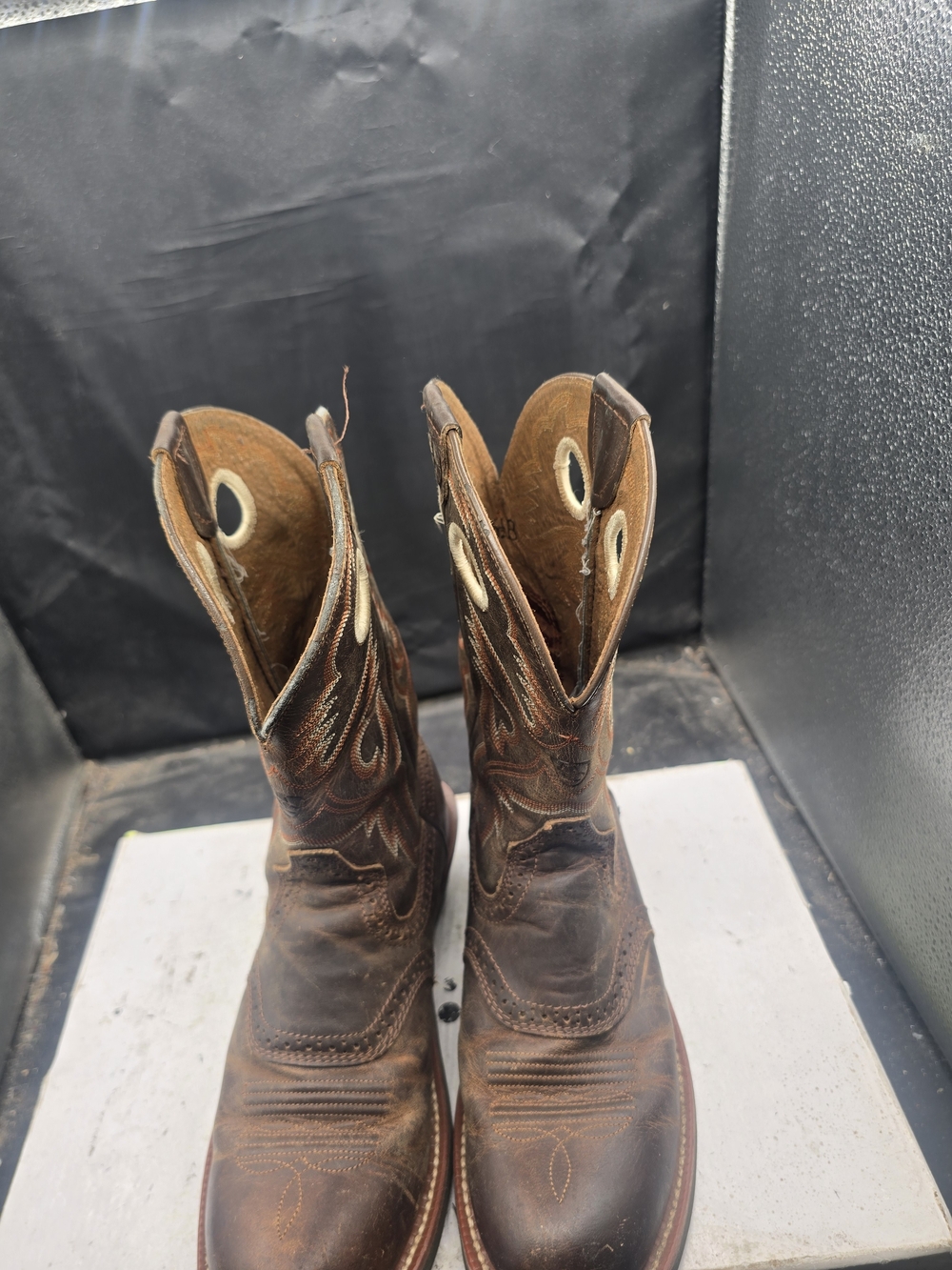 Ariat Brown Leather Cowboy Boots with Embroidered Shaft
